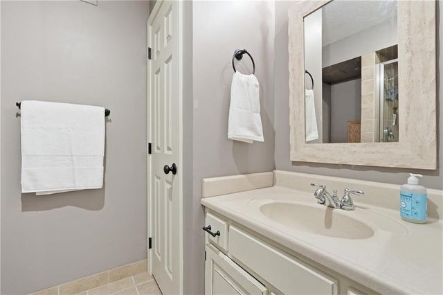 8221 Park Street, Lenexa, KS 66215