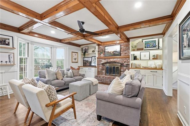 8221 Park Street, Lenexa, KS 66215