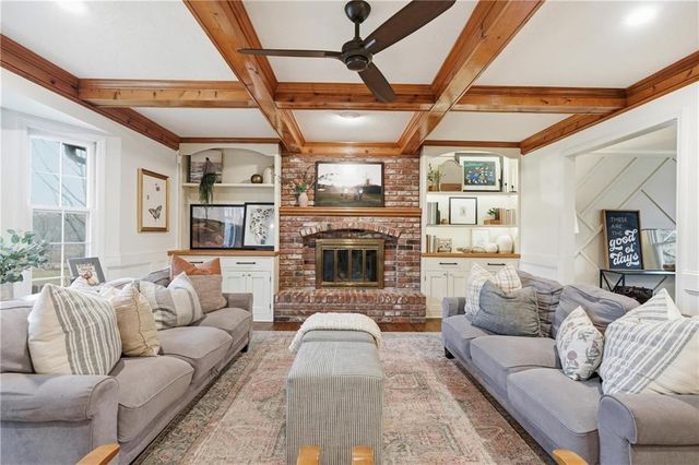 8221 Park Street, Lenexa, KS 66215