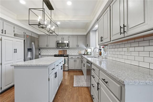 8221 Park Street, Lenexa, KS 66215