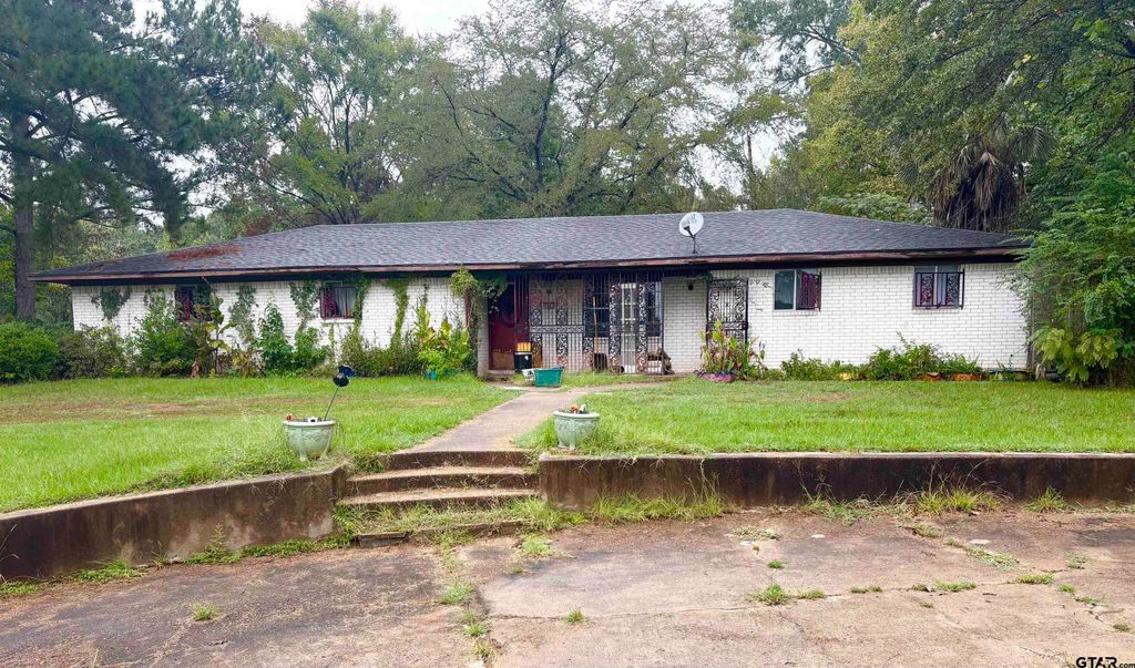 1605 E 8th, Mt Pleasant, TX 75455