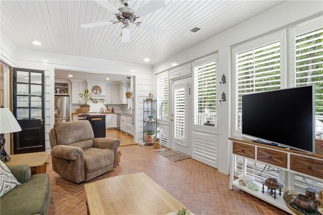 691 Dixon Drive, Gainesville, GA 30501
