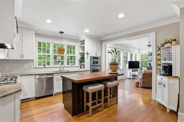 691 Dixon Drive, Gainesville, GA 30501