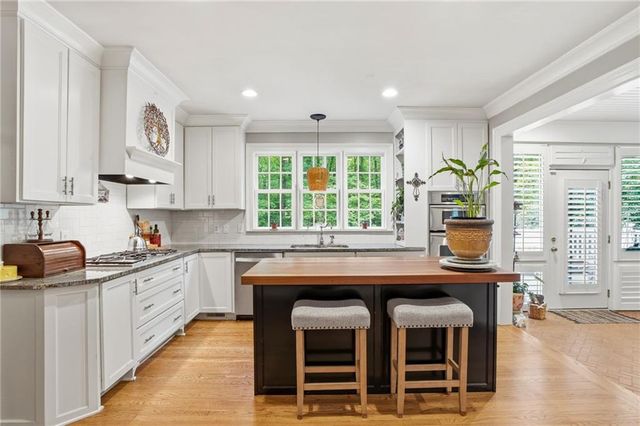 691 Dixon Drive, Gainesville, GA 30501