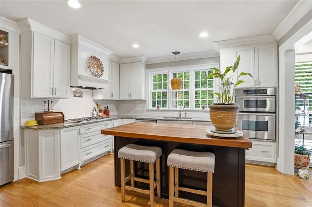 691 Dixon Drive, Gainesville, GA 30501