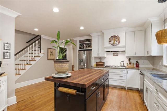 691 Dixon Drive, Gainesville, GA 30501