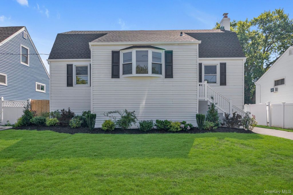 43 Westside Avenue, Freeport, NY 11520