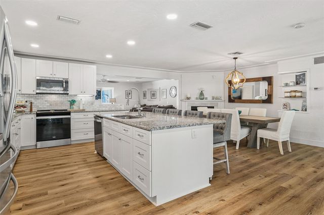 2215 HIBISCUS STREET, Sarasota, FL 34239