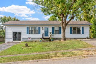 1405 Barberry Dr, Hopkinsville, KY 42240