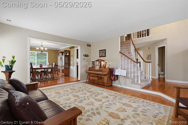 35975 King Edward Drive, Farmington Hills, MI 48331