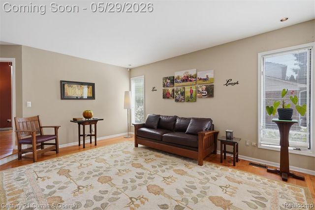 35975 King Edward Drive, Farmington Hills, MI 48331
