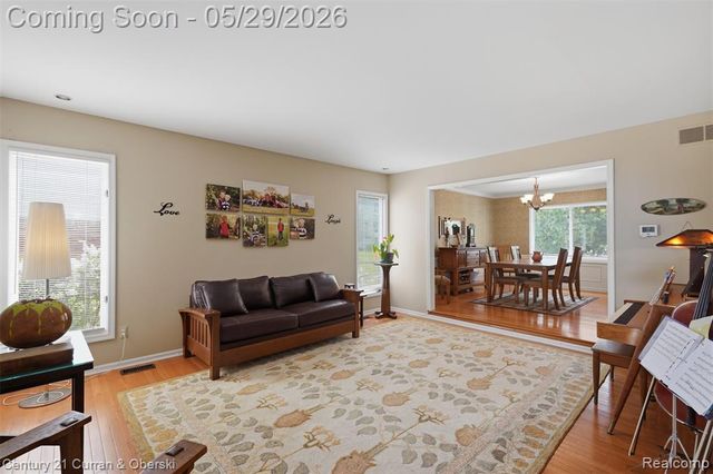 35975 King Edward Drive, Farmington Hills, MI 48331