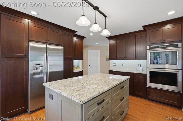 35975 King Edward Drive, Farmington Hills, MI 48331