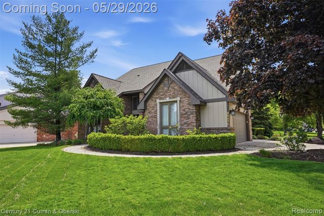35975 King Edward Drive, Farmington Hills, MI 48331