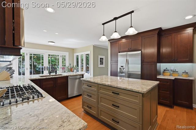 35975 King Edward Drive, Farmington Hills, MI 48331