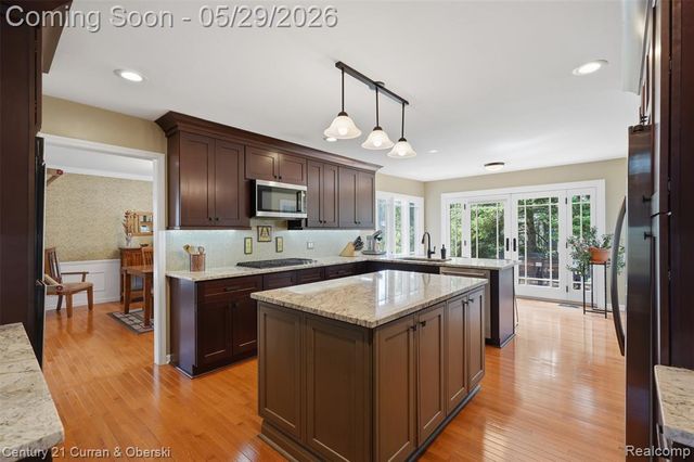 35975 King Edward Drive, Farmington Hills, MI 48331