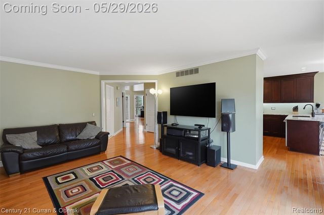35975 King Edward Drive, Farmington Hills, MI 48331