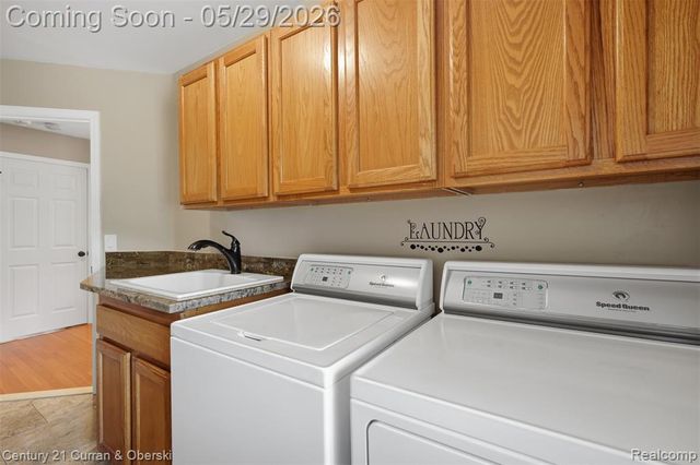 35975 King Edward Drive, Farmington Hills, MI 48331