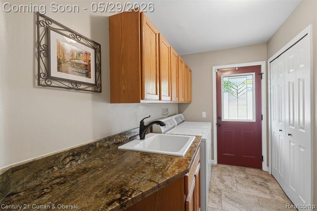 35975 King Edward Drive, Farmington Hills, MI 48331