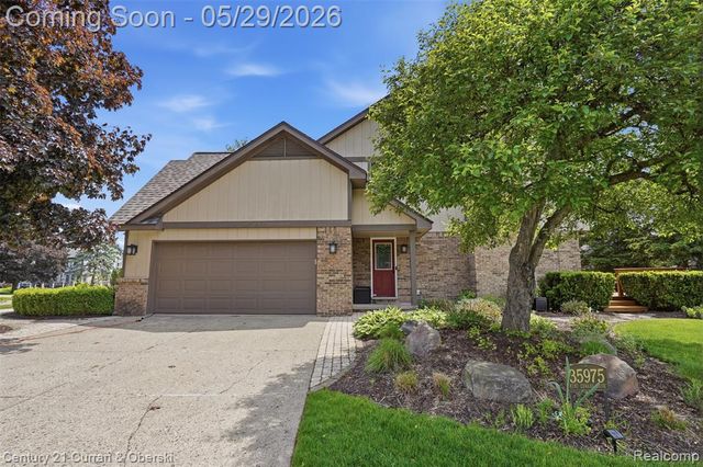 35975 King Edward Drive, Farmington Hills, MI 48331