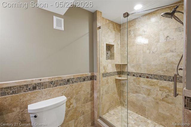 35975 King Edward Drive, Farmington Hills, MI 48331