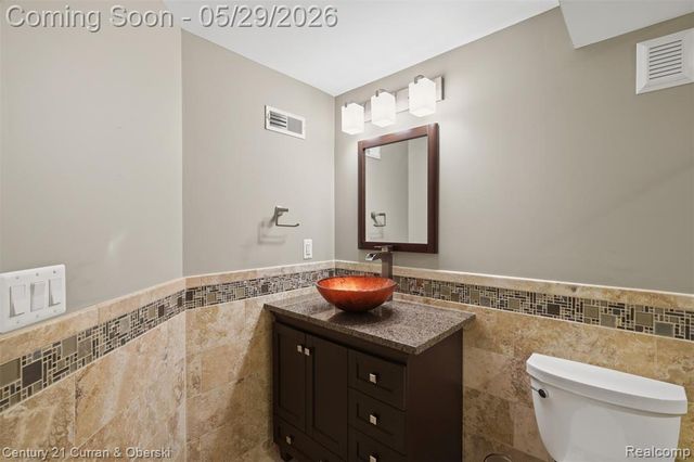 35975 King Edward Drive, Farmington Hills, MI 48331