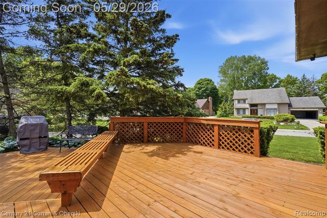 35975 King Edward Drive, Farmington Hills, MI 48331
