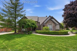 35975 King Edward Drive, Farmington Hills, MI 48331