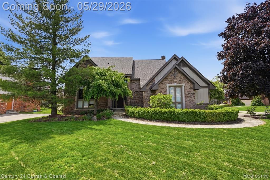 35975 King Edward Drive, Farmington Hills, MI 48331
