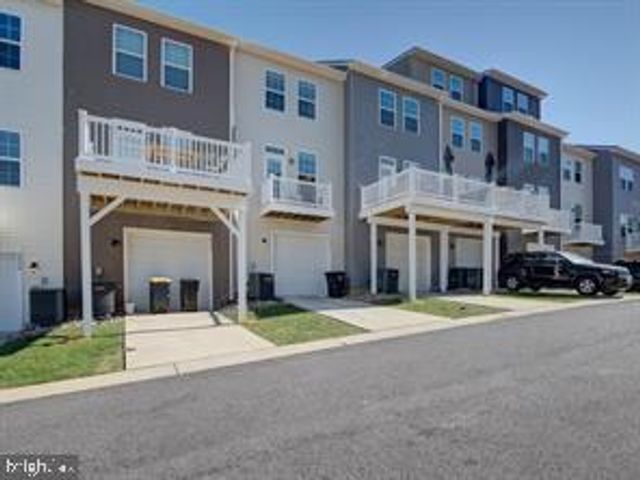 9940 NEW POINTE DR, Upper Marlboro, MD 20774