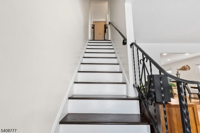 6 MacLennan Place, Fanwood Boro, NJ 07023