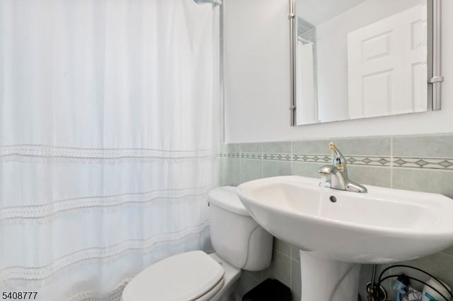 6 MacLennan Place, Fanwood Boro, NJ 07023