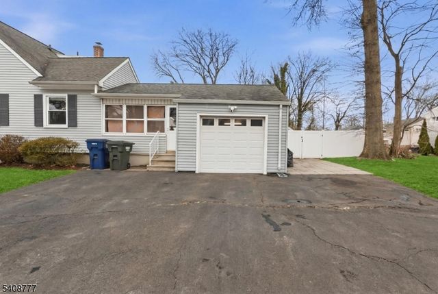 6 MacLennan Place, Fanwood Boro, NJ 07023