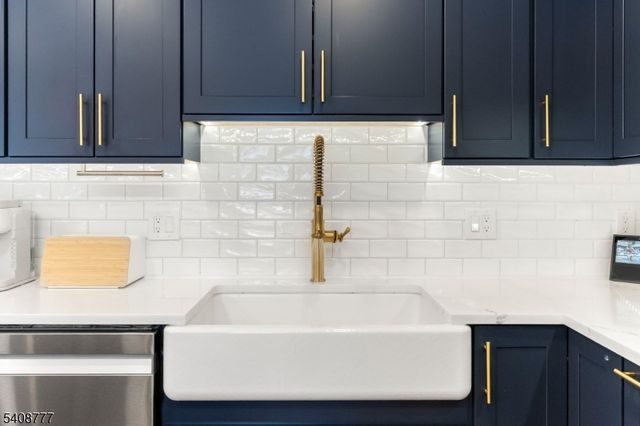 6 MacLennan Place, Fanwood Boro, NJ 07023