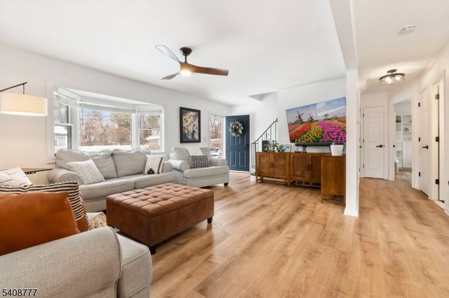 6 MacLennan Place, Fanwood Boro, NJ 07023