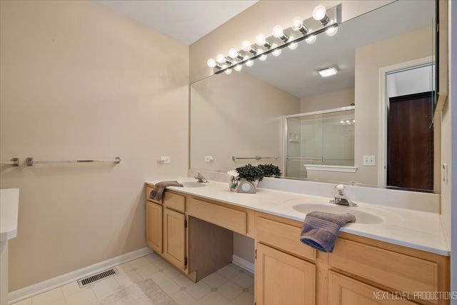 103 Locksley Drive, Streamwood, IL 60107