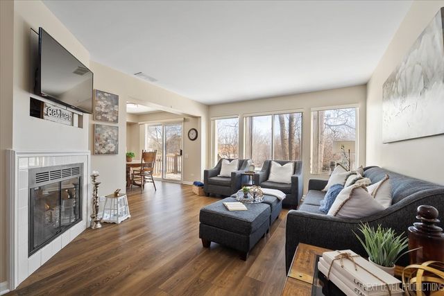 103 Locksley Drive, Streamwood, IL 60107