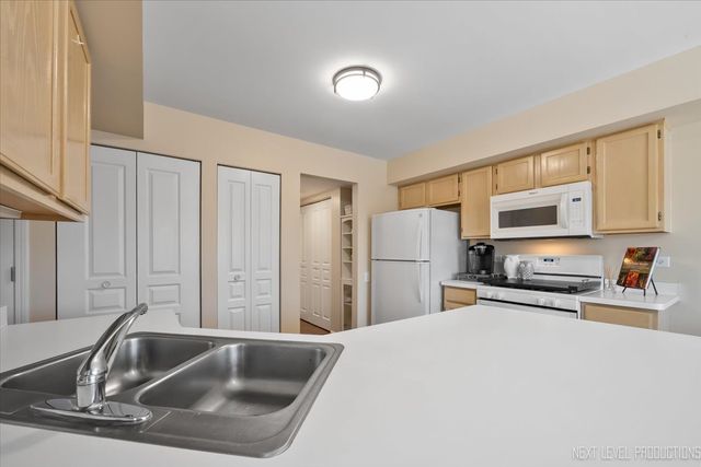 103 Locksley Drive, Streamwood, IL 60107