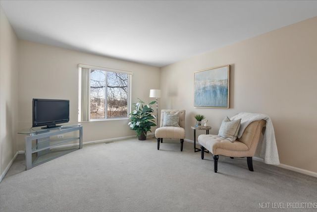 103 Locksley Drive, Streamwood, IL 60107