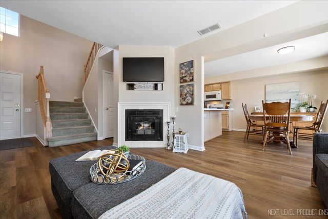 103 Locksley Drive, Streamwood, IL 60107