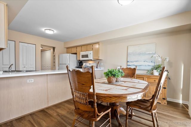 103 Locksley Drive, Streamwood, IL 60107