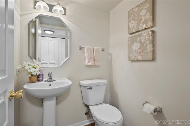 103 Locksley Drive, Streamwood, IL 60107