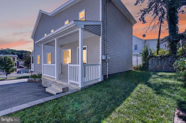 320 N RAILROAD ST, Tamaqua, PA 18252
