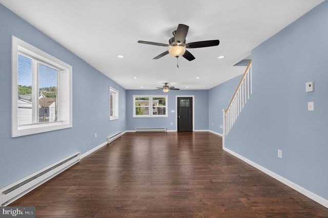 320 N RAILROAD ST, Tamaqua, PA 18252