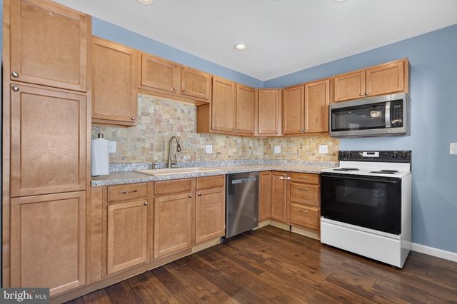 320 N RAILROAD ST, Tamaqua, PA 18252