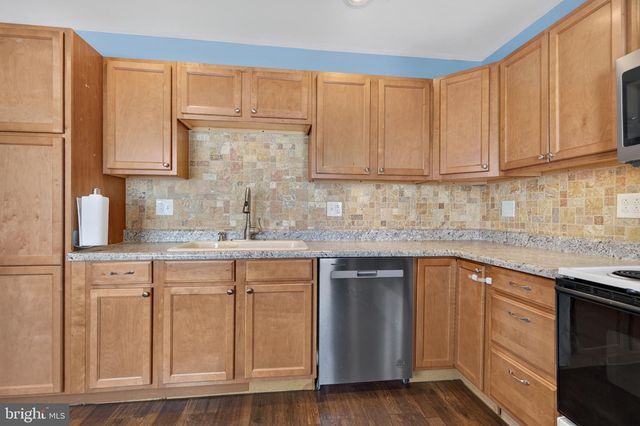320 N RAILROAD ST, Tamaqua, PA 18252