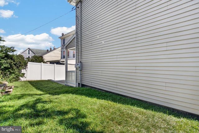 320 N RAILROAD ST, Tamaqua, PA 18252