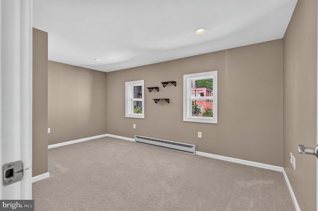 320 N RAILROAD ST, Tamaqua, PA 18252