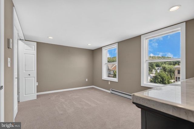 320 N RAILROAD ST, Tamaqua, PA 18252
