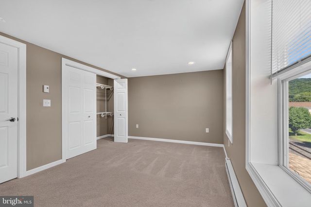 320 N RAILROAD ST, Tamaqua, PA 18252
